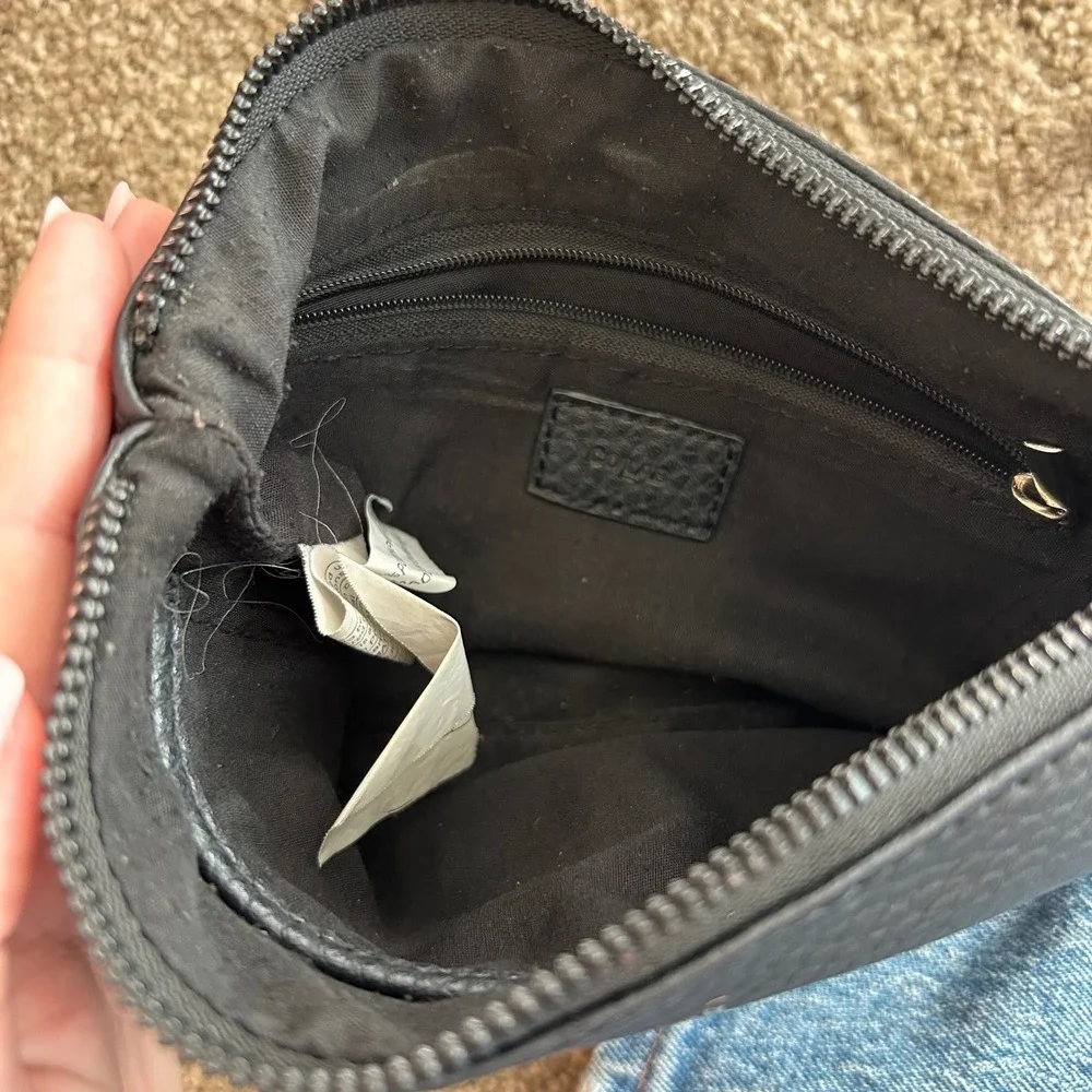 Colab‎ back wristlet with ability to be a belt bag